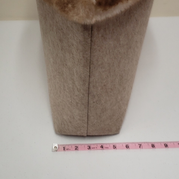 Barnes & Noble Large Tote Bag Faux Fur - Picture 10 of 12